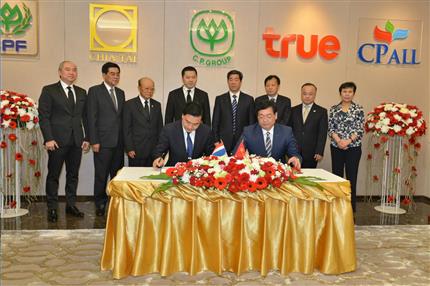 Chen Run’er met with Thai Deputy Prime Minister SomkidJatusripitak and witnessed the signing between HNCA and CP Group，Thai Smile Airways and Nok Airlines